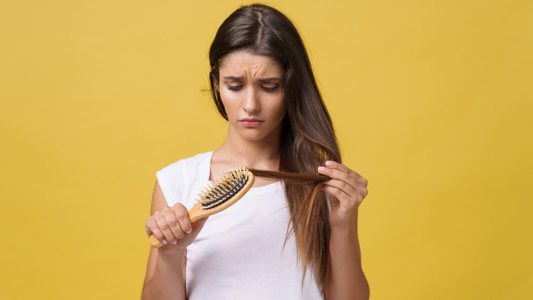 Hair Care: सर्दियों में बालों को रूखे और टूटने से कैसे बचाएं