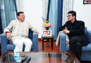 CM Dhami: मुख्यमंत्री धामी ने कवि व गीतकार प्रसून जोशी से मुलाकात की।