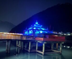 Dhari Devi temple: चार धाम यात्रा से पहले धारी देवी मंदिर में आधुनिक रोशनी का इंतजाम
