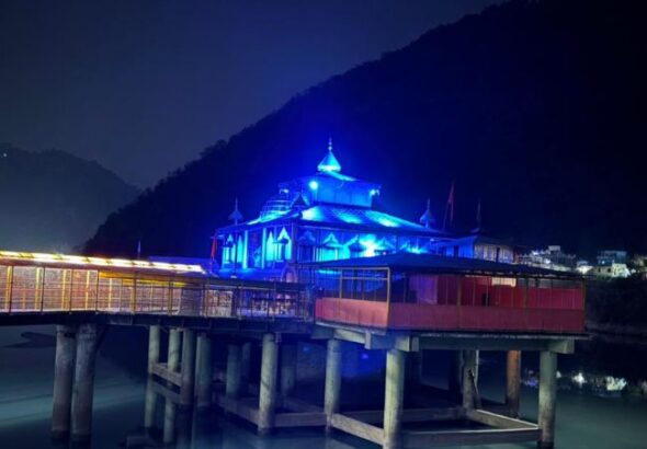 Dhari Devi temple: चार धाम यात्रा से पहले धारी देवी मंदिर में आधुनिक रोशनी का इंतजाम