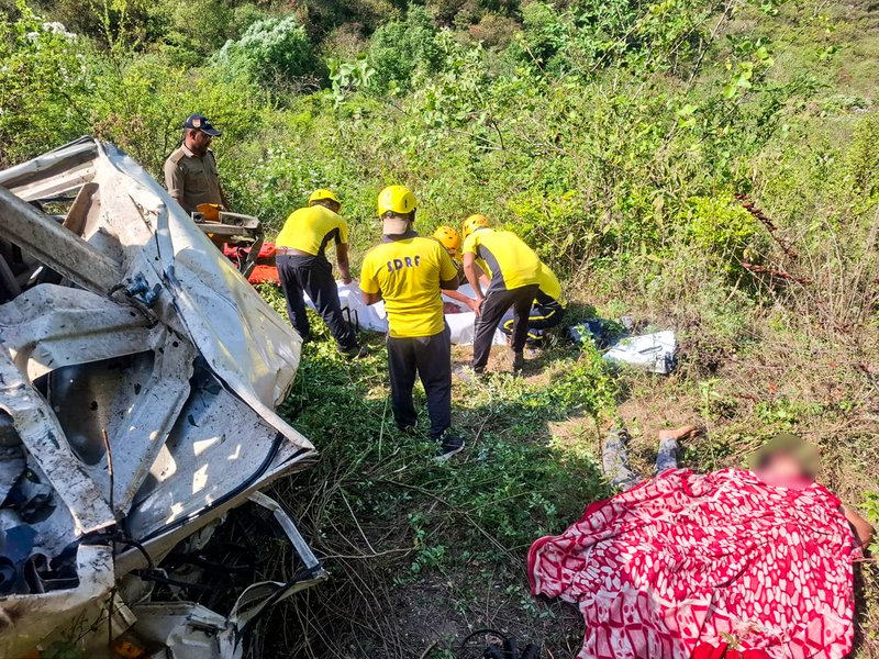 Tehri Accident: चंबा-कोटीकॉलोनी मार्ग पर वाहन खाई में गिरा, सीएम धामी ने जताया दुख