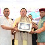 Haldwani: हल्द्वानी में सीएम धामी, वरिष्ठ नागरिकों को किया सम्मानित
