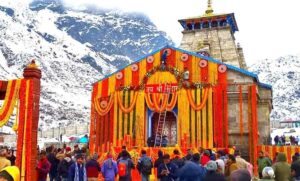 Kedarnath: 51 क्विंटल फूलों से सजाया जा रहा है केदारनाथ मंदिर, खुलेंगे कपाट