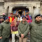 Kedarnath: केदारनाथ धाम पहुंचे गायक कैलाश खेर, बोले—श्रद्धालुओं की बड़ी संख्या के बीच भी शानदार प्रबंधन