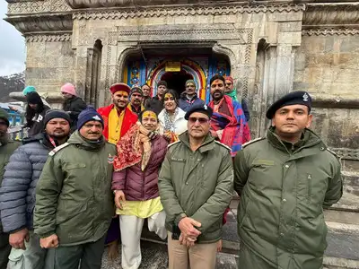 Kedarnath: केदारनाथ धाम पहुंचे गायक कैलाश खेर, बोले—श्रद्धालुओं की बड़ी संख्या के बीच भी शानदार प्रबंधन