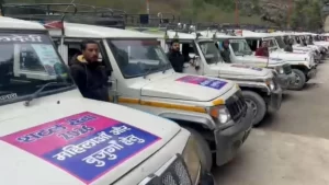 पर्यटकों की बढ़ती संख्या देख प्रशासन हुआ अलर्ट, महिला-बुजुर्गों के लिए 20 विशेष वाहन किए आरक्षित