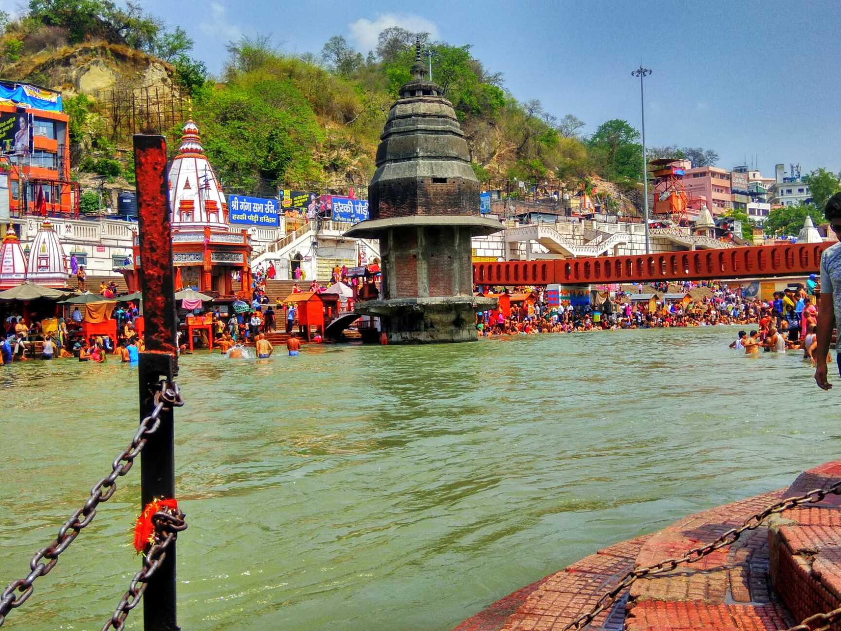 निर्जला एकादशी पर हरिद्वार में श्रद्धालुओं ने लगाई आस्था की डुबकी