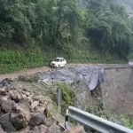 भारी बारिश के कारण देहरादून–मसूरी मार्ग बंद