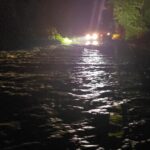 मूसलाधार बारिश से उफान पर बरसाती नाला, फंसे रहे पर्यटक और ग्रामीण