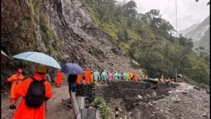 चारधाम यात्रा के बीच मानसून की चुनौती, उत्तरकाशी प्रशासन हाई अलर्ट पर