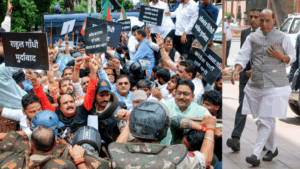 छात्रों को राजनीतिक हथियार बनाया जा रहा- राजनाथ सिंह