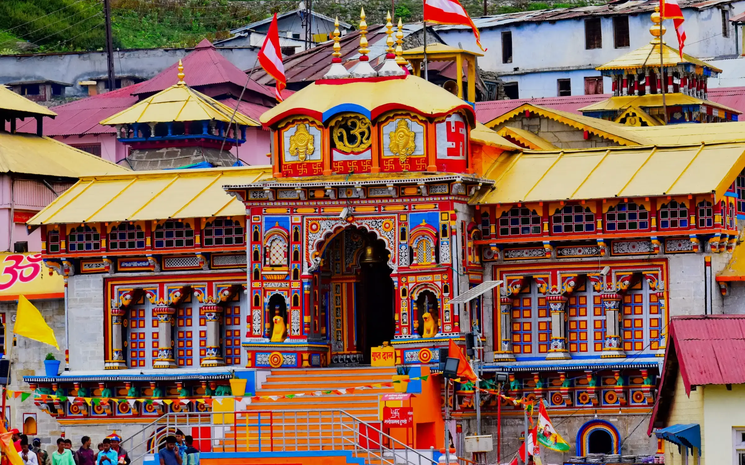 बदरीनाथ धाम में चढ़ावे की शिकायतों की जांच के निर्देश, उच्चस्तरीय समिति गठित