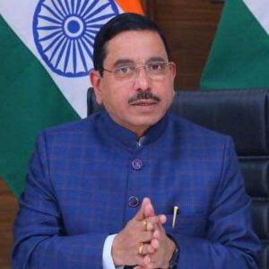 प्रह्लाद जोशी को मिला शिक्षा मंत्रालय का प्रभार
