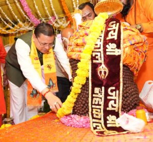 देहरादून में निकली टपकेश्वर महादेव की शोभायात्रा, सीएम धामी भी हुए शामिल