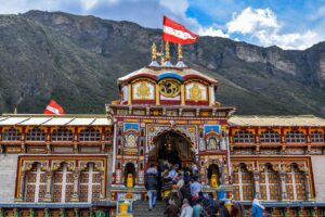 मानसून के बाद चारधाम यात्रा ने फिर पकड़ी रफ्तार, बदरीनाथ धाम में श्रद्धालुओं की चहल-पहल बढ़ी
