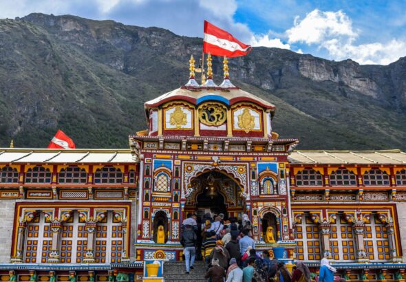 मानसून के बाद चारधाम यात्रा ने फिर पकड़ी रफ्तार, बदरीनाथ धाम में श्रद्धालुओं की चहल-पहल बढ़ी